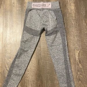 Gym shark leggings